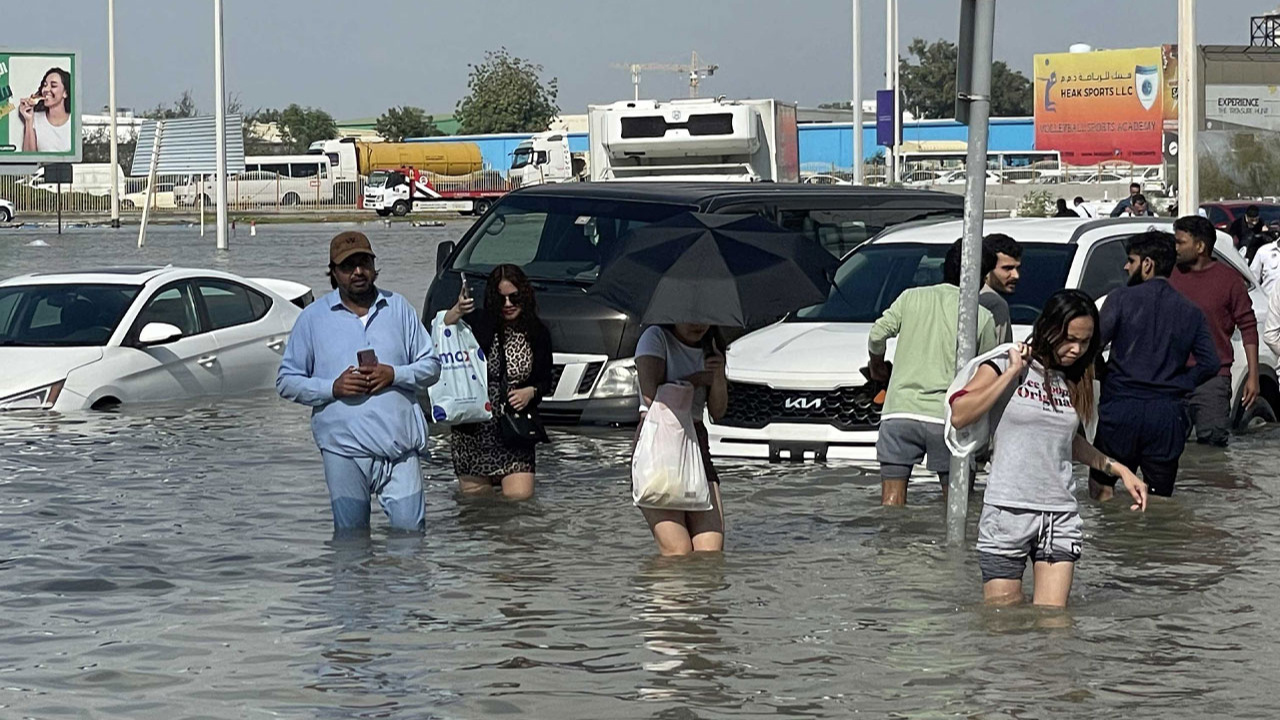 Birleşik Arap Emirlikleri’nde sel felaketi yaşandı!