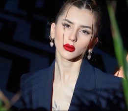 Özge Güneş Gündüz Güzel modele Ankara yolu gözüktü