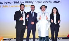 FAİK ÖZTÜRK GİYDİĞİ ÇİN YEREL KIYAFETİYLE TANITIMA RENK KATTI